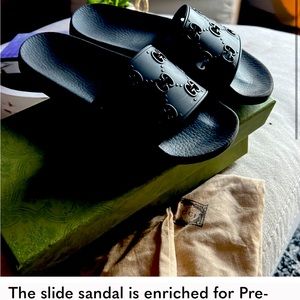 Size 6 universal slides, worn three times comes with box